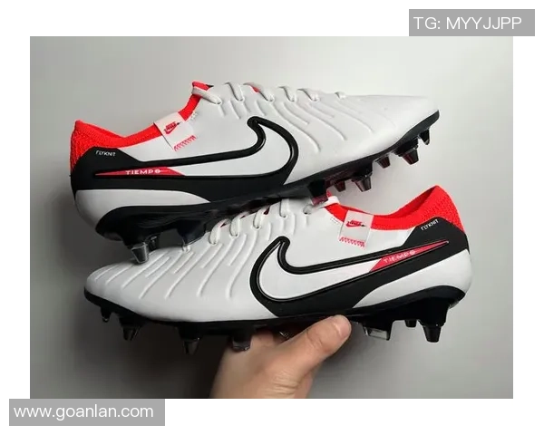 把鞋带系在腰上的足球传奇球星如何用独特方式展现个性与技艺