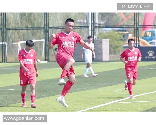 足球明星表演赛精彩纷呈 展现顶级技艺与激情对抗 足球明星表演赛精彩纷呈 展现顶级技艺与激情对抗